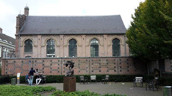 Helga Deen Garden & Tilburg Synagogue